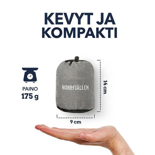 Retkityyny pakattuna säilytyspussiinsa avoimen käden yllä, grafiikassa paino 175 g ja mitat 14 x 9 cm
